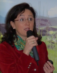 Die Festrednerin Doris Stiksl, Geschäftsführerin von pro Holz Steiermark, bei der Jahreshauptversammlung. Foto: WWG Almenland 