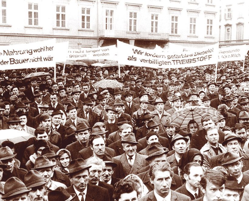 Tausende Teilnehmer zählte die vom Bauernbund im Jahr 1971 in Graz organisierte Demonstration gegen die Politik der sozialistischen Alleinregierung.
